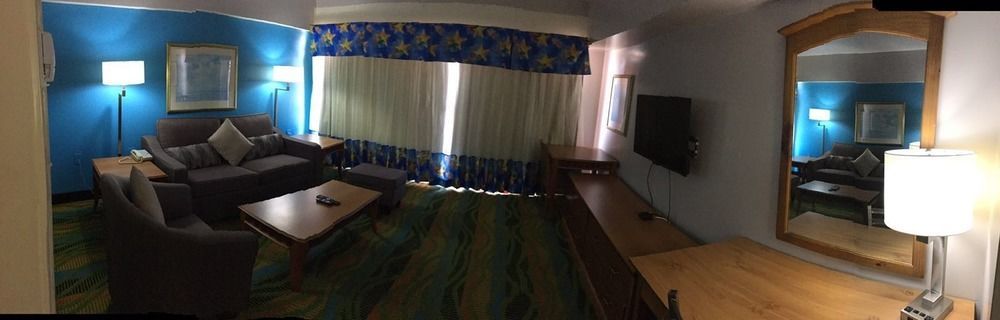 Sun & Sand Resort Oceanfront Suites Virginia Beach Exterior photo