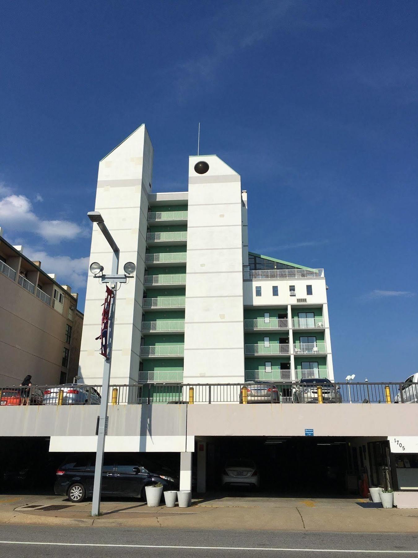 Sun & Sand Resort Oceanfront Suites Virginia Beach Exterior photo